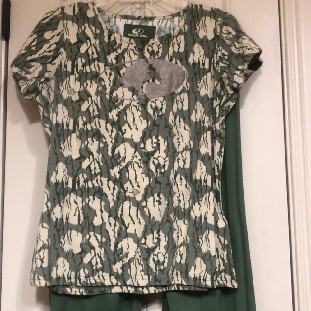 Mossy Oak T-shirt and Pants
